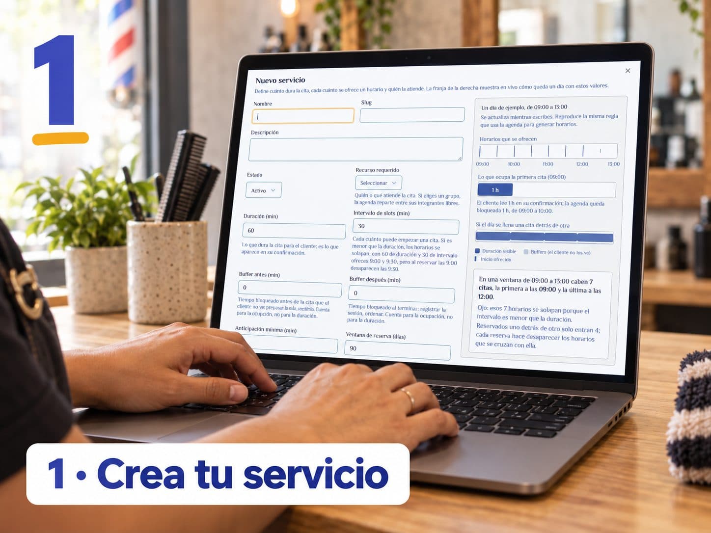 Manos escribiendo en una laptop con el formulario de nuevo servicio de Meudim: duración, intervalo y ventana de reserva. «1 · Crea tu servicio».